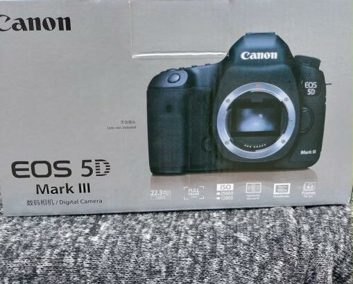 Canon EOS 5D Mark III na caixa