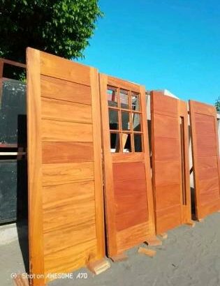 Carpitaria fabricamos e motamos portas, aros, etc.