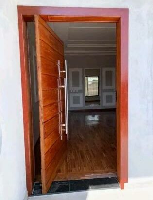 Carpitaria de qualidade fabricamos e fazemos Portas, Aros, janelas, etc.