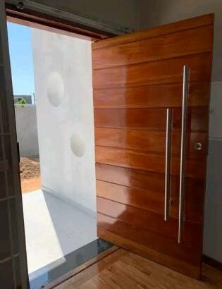 Carpitaria de qualidade fabricamos e fazemos Portas, Aros, janelas, etc.