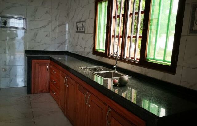 Arenda se boa casa tp2 bem localizada na mozal djuba