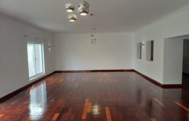 Arrenda-se Luxuosa Moradia T4+1 na sommerschield II café sol