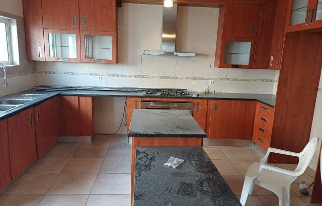 Arrenda-se Luxuosa Moradia T4+1 na sommerschield II café sol