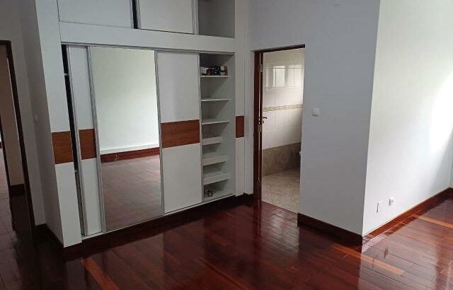 Arrenda-se Luxuosa Moradia T4+1 na sommerschield II café sol