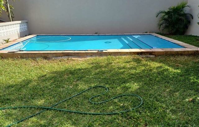 Arrenda-se Luxuosa Moradia T4+1 na sommerschield II café sol