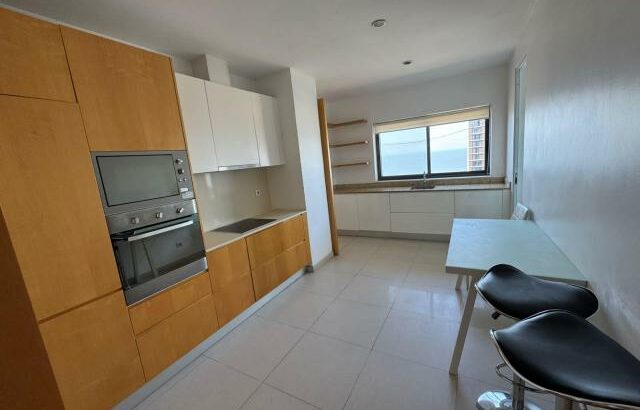 Arrenda-se Luxuoso Apartamento T3 mobilado no condomínio Índico Residence
