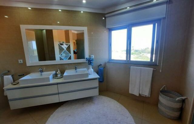 Arrenda-se Luxuoso Apartamento Penthouse T4 Mobilado no condomínio The Palm