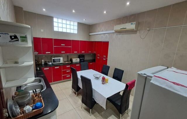 Arrenda-se Luxuoso Apartamento T1 Mobilado no bairro central