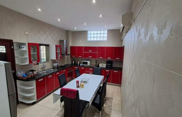 Arrenda-se Luxuoso Apartamento T1 Mobilado no bairro central