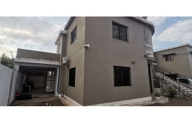 *Arenda-se linda casa TP3 no 1º Andar  num condomínio na Matola N4 Malhampsene desvio do Tricamo