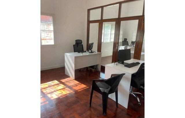 Arrenda-se Geminada T4 para escritório na sommerschield 1