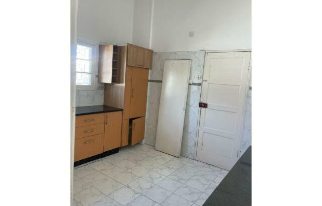 Arrenda-se Geminada T4 para escritório na sommerschield 1