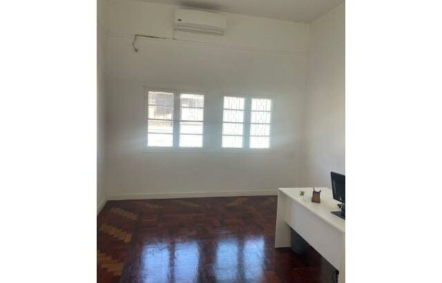 Arrenda-se Geminada T4 para escritório na sommerschield 1