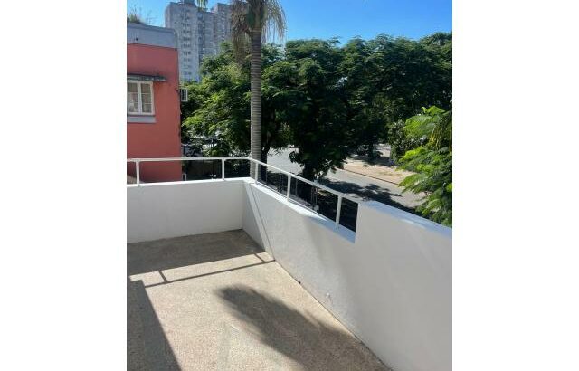 Arrenda-se Geminada T4 para escritório na sommerschield 1