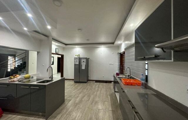 Vende-se Luxuosa Moradia moderna T5 na Machava