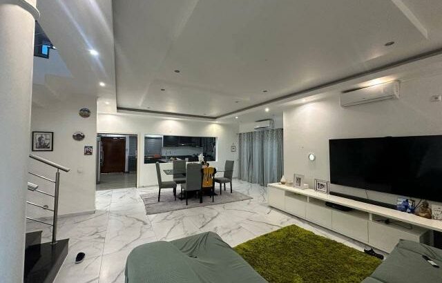 Vende-se Luxuosa Moradia moderna T5 na Machava