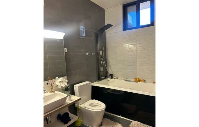 Vende-se Luxuosa Moradia moderna T5 na Machava