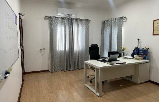 Vende-se Luxuosa Moradia moderna T5 na Machava