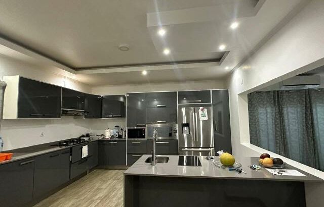 Vende-se Luxuosa Moradia moderna T5 na Machava