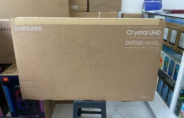 TV Samsung 43” Smart DU7000 ( Modelo 2024 ) selada