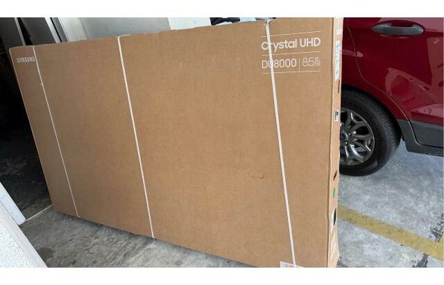 TV Samsung 85” Smart DU8000 ( selada )
