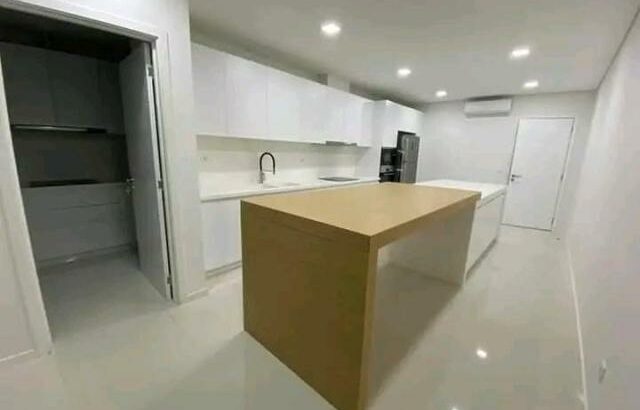 Vende-se Luxuoso Apartamento T4 no Golf Residence