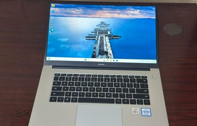 Huawei MateBook D 15 10TH Gen core i3-10110U 2.6ghz, 256GB de SSD, 8GB