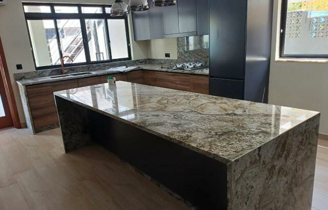 Arrenda-se Luxuosa Moradia T5 na sommerschield II