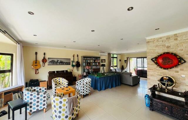 Arrenda-se Luxuosa Moradia T4 no condomínio sommerschield II