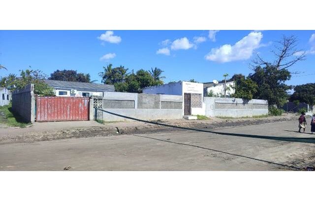 Venda de Casa Tipo 5- Na beira