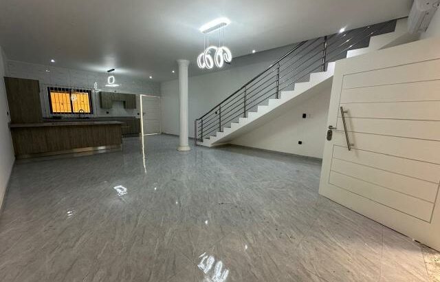 Arrenda-se Luxuosa Moradia duplex T2 em condomínio fechado