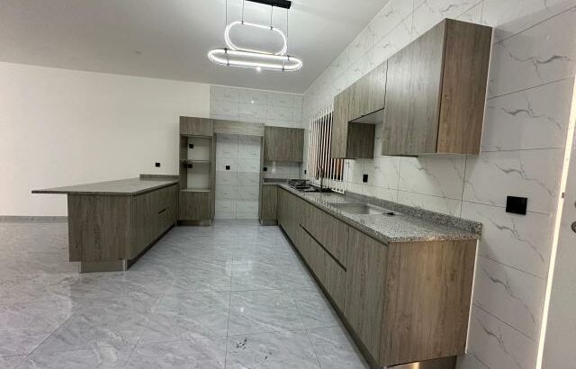 Arrenda-se Luxuosa Moradia duplex T2 em condomínio fechado