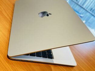 Apple MacBook Air 2022 M2 Semi Novo  Promoção Entrega Gratuita Maputo/Matola  Processor: M2 RAM Memory: 8GB Storage: 256GBSSD Display :⁠13.6”,Retina