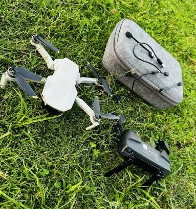 Drone  DJI Ma Vic  Mini  Semi Novo  Com Bolsa cabos e Tudo  Preço:27.500.00MT