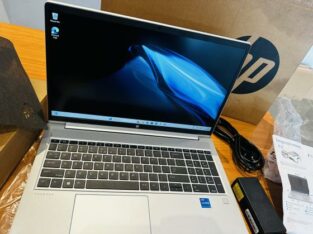 HP Notebook empresarial ProBook 450 G10, FHD de 15,6 polegadas (1920 x 1080)Intel Core i5-1335U de 13ª geração, 8 GB DDR5 SDRAM, SSD de 512 GB , Webca