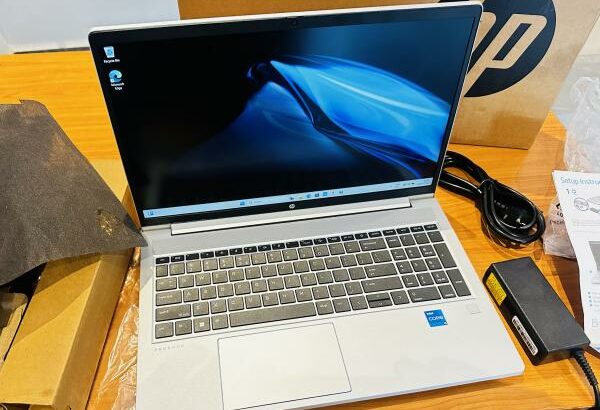 HP Notebook empresarial ProBook 450 G10, FHD de 15,6 polegadas (1920 x 1080)Intel Core i5-1335U de 13ª geração, 8 GB DDR5 SDRAM, SSD de 512 GB , Webca