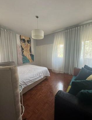 Vende-se T3 R/c na Julies Nyerere