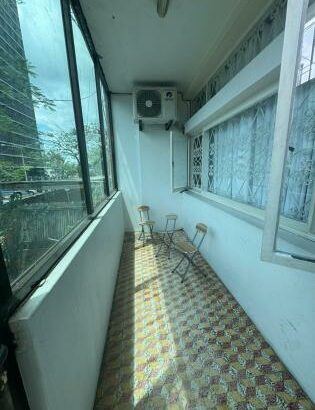 Vende-se T3 R/c na Julies Nyerere