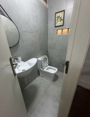 Vende-se T3 R/c na Julies Nyerere