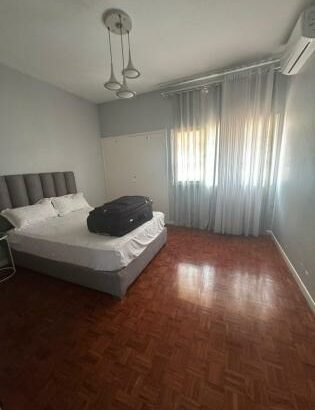 Vende-se T3 R/c na Julies Nyerere