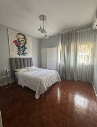 Vende-se T3 R/c na Julies Nyerere