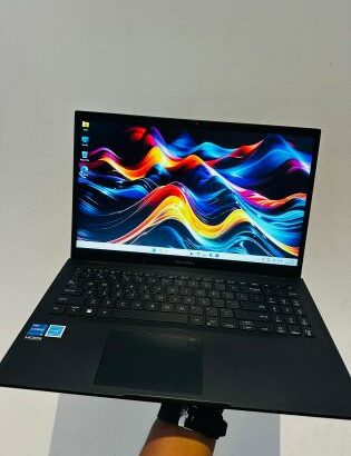 Laptop ASUS Expertboom B150 15.6” i5 12th 8GB RAM 512GB SSD