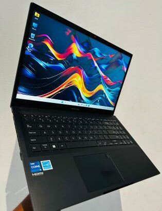 Laptop ASUS Expertboom B150 15.6” i5 12th 8GB RAM 512GB SSD