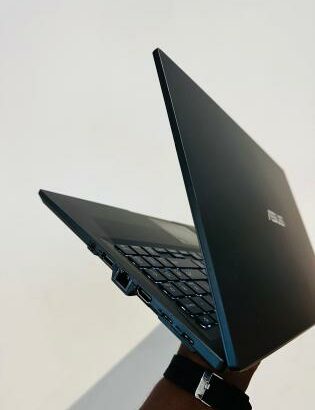 Laptop ASUS Expertboom B150 15.6” i5 12th 8GB RAM 512GB SSD