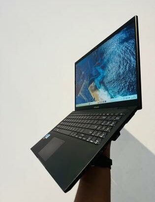 Laptop ASUS Expertboom B150 15.6” i5 12th 8GB RAM 512GB SSD