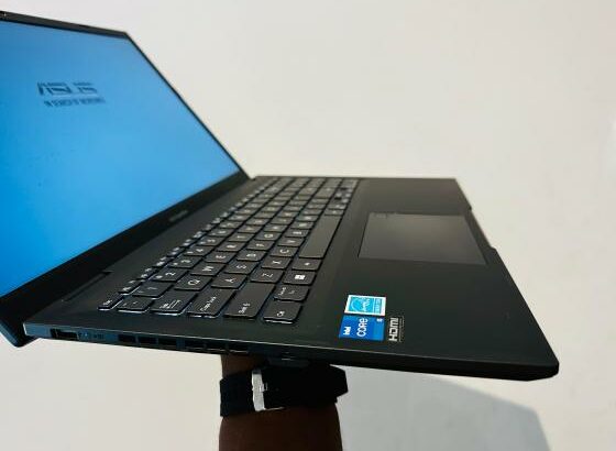 Laptop ASUS Expertboom B150 15.6” i5 12th 8GB RAM 512GB SSD