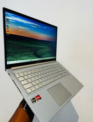 Laptop ASUS Vivobook AMD Ryzen 5 5600H 15.6” 8GB RAM 512GB SSD
