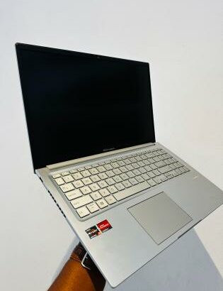 Laptop ASUS Vivobook AMD Ryzen 5 5600H 15.6” 8GB RAM 512GB SSD