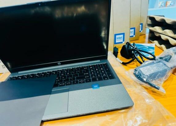 Laptop Hp 250 G10 2025 15.6” Intel R N100 14th 8GB RAM 256GB SSD Novo Selado Entregas e Garantia
