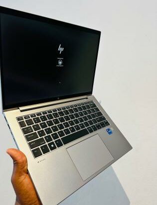 Laptop Hp Zbook Firefly G10 Mobile Workstation 14” i7 13th 16GB RAM 256GB SSD